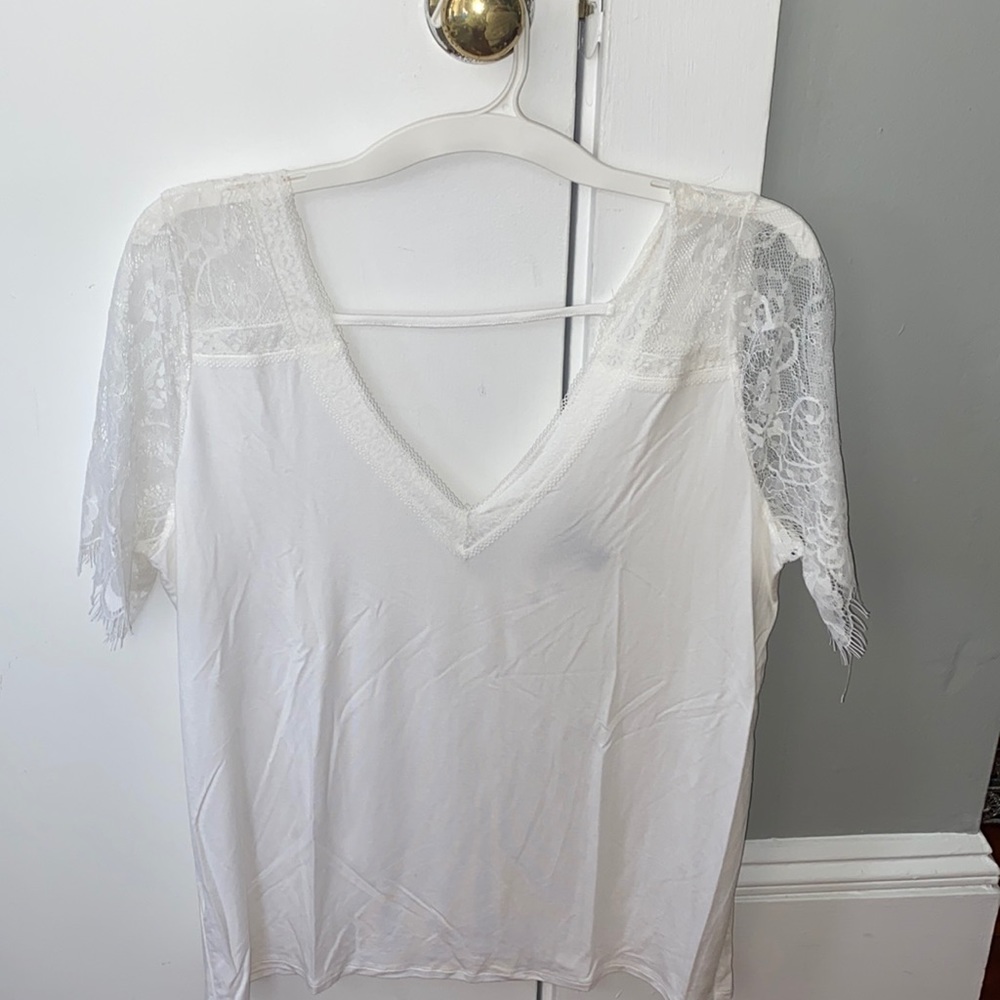 Forever 21 white lace short sleeve v neck top